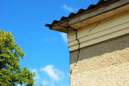 La r&eacute;paration des fissures de fa&ccedil;ade &agrave; Illzach pr&eacute;c&egrave;de le traitement.